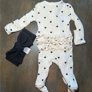 Spearmint Organic Waffle Ruffle Zip Footie, Cream with Black Hearts W/ Bow